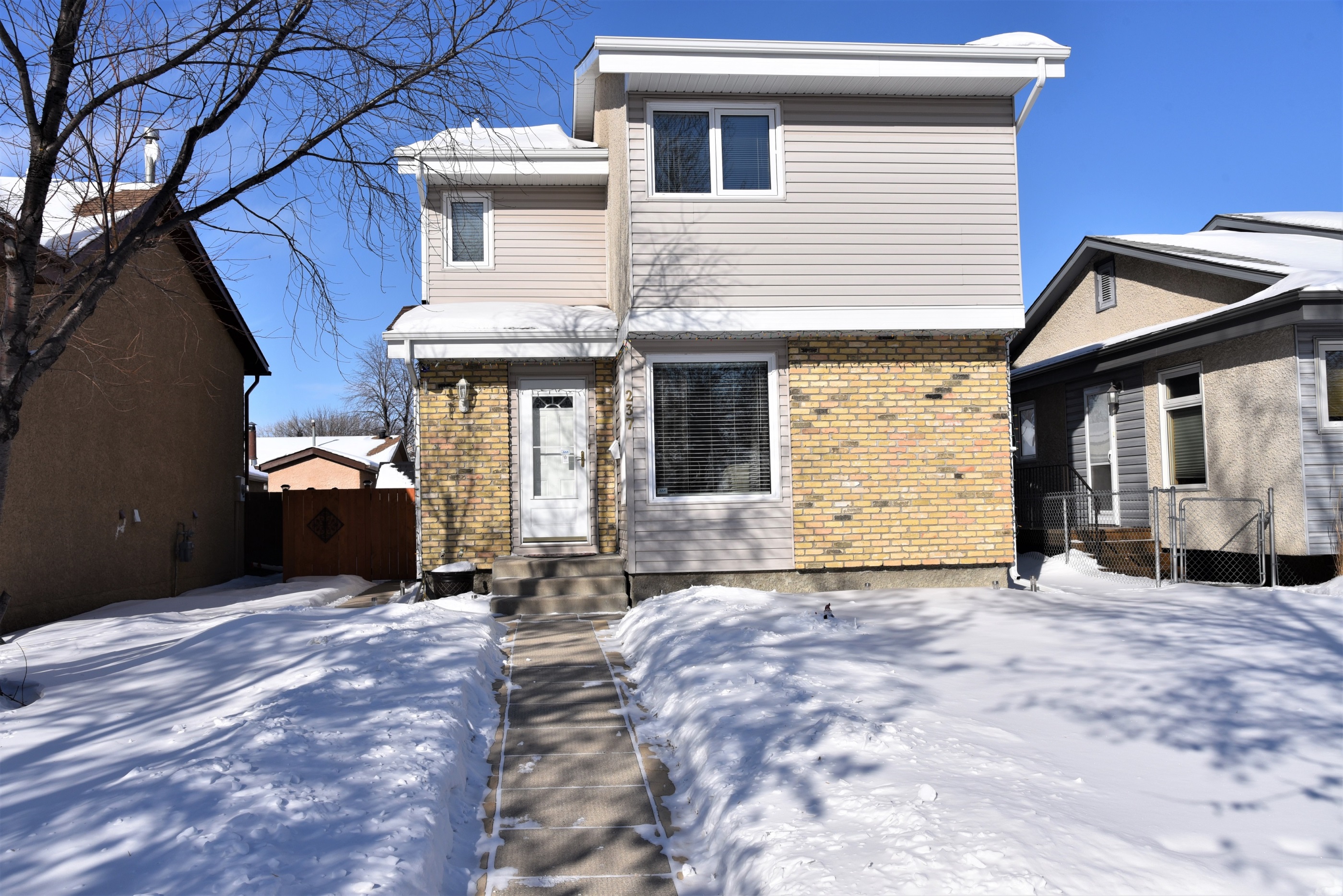 Immaculate Home in River Park South Niblock Realestate